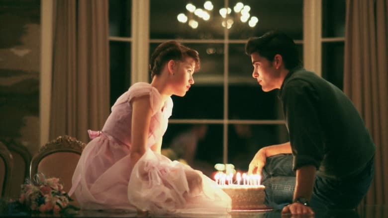 кадр из фильма Шестнадцать свечей