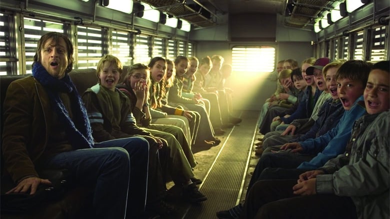 кадр из фильма Мальчик-оборотень и волшебный автобус