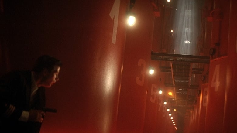 кадр из фильма Охота за «Красным Октябрем»