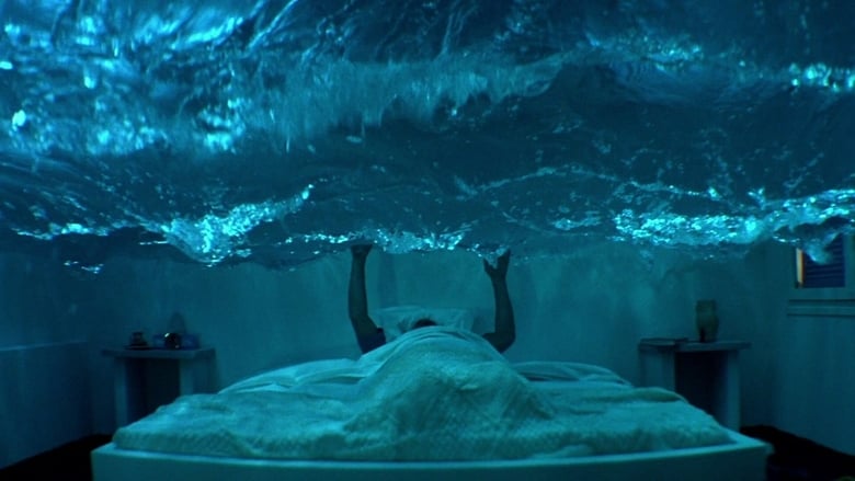 кадр из фильма Голубая бездна