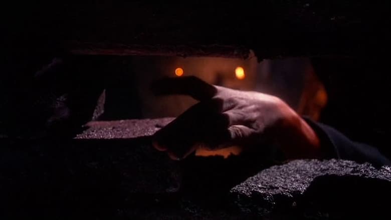 кадр из фильма Эльвира - Повелительница Тьмы 2. Проклятые холмы Эльвиры