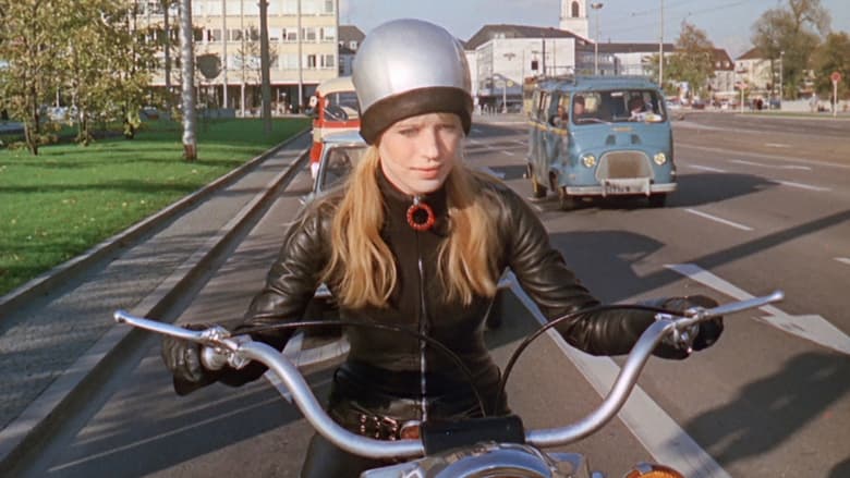 кадр из фильма Девушка на мотоцикле