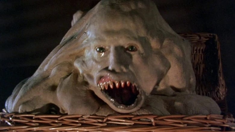 кадр из фильма Существо в корзине