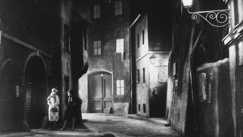 кадр из фильма Безрадостный переулок