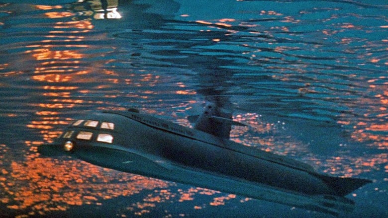 кадр из фильма Путешествие на дно моря