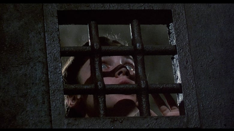 кадр из фильма Урод в замке
