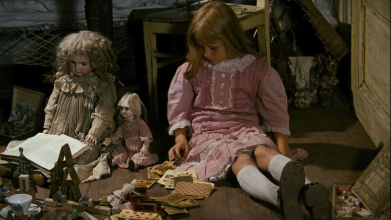 кадр из фильма Алиса