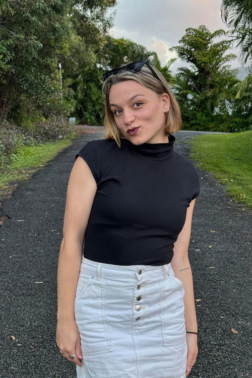 Тинеке Баес