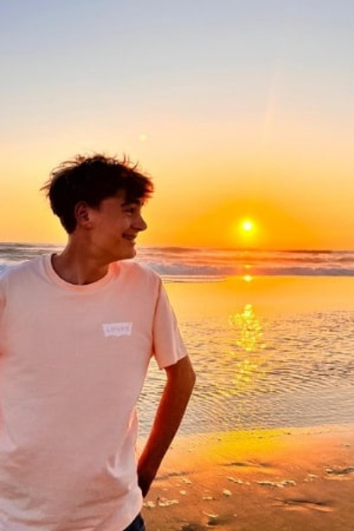 Нино Гарвес