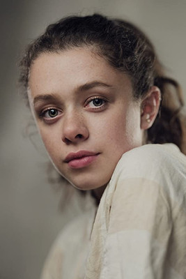 Исис Хаинсwортх