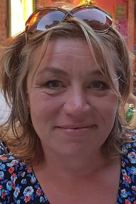 Кетт Лüтзхøфт Jенсен