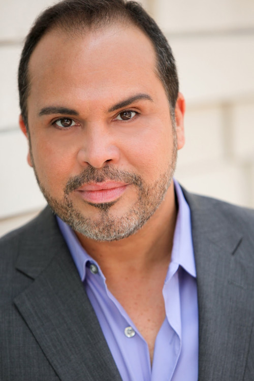 Елисео Ромáн