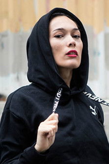 Елиф Доманиц