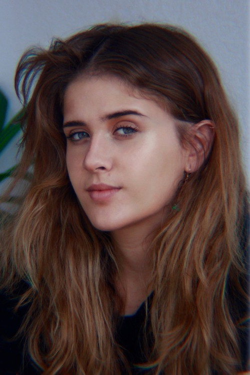 Лаура Царваjал