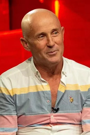 Мугур Михăесцу