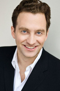 Грахам Роwат