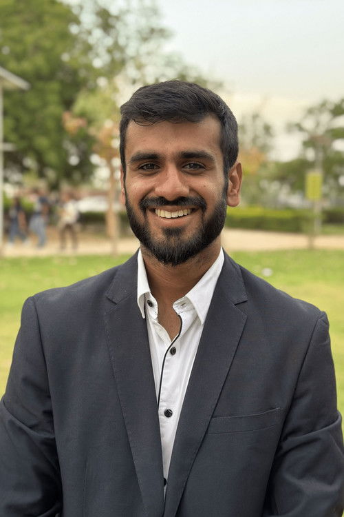 Аксхат Гулати