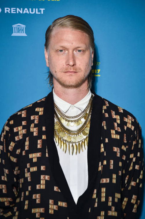 Петер Модестиj