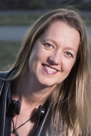 Кате Деннис