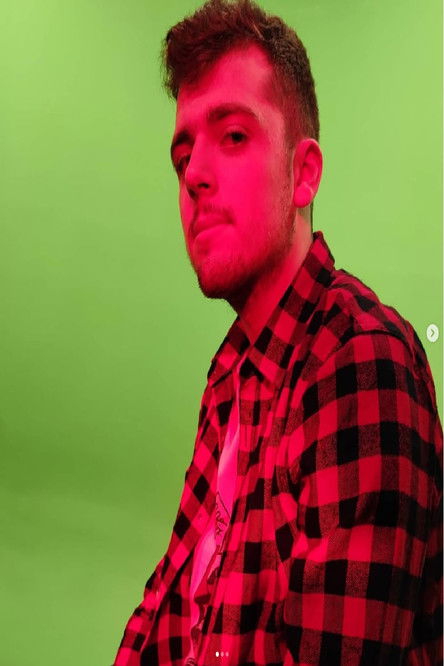 Qуентин Поуwелс