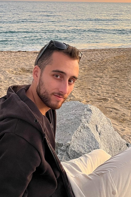 Дани Гарцíа Лара