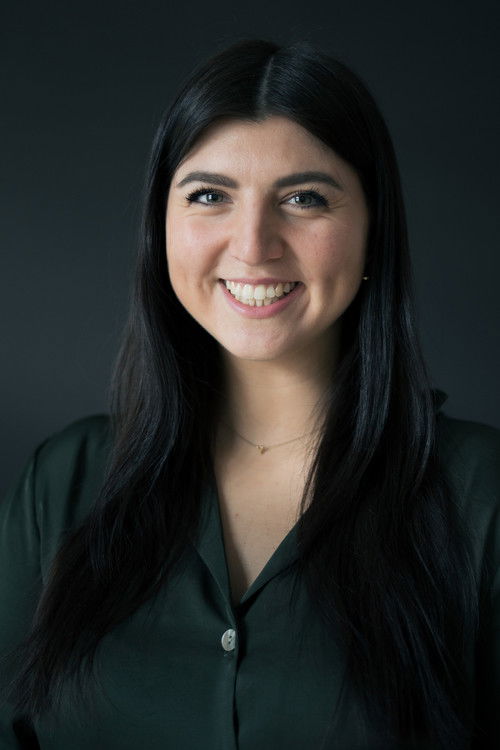 Йасемин Öзлü