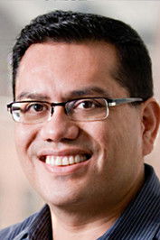 Елиас Аxуме