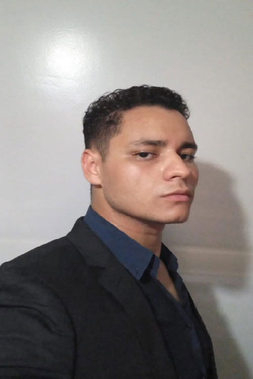 Амине Садиq