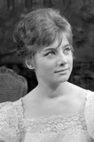 Карола Цсüрöс