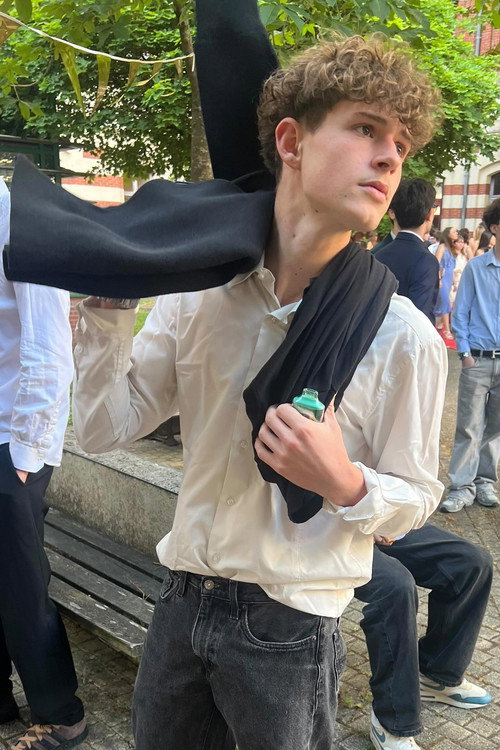 Лéо Бéзард