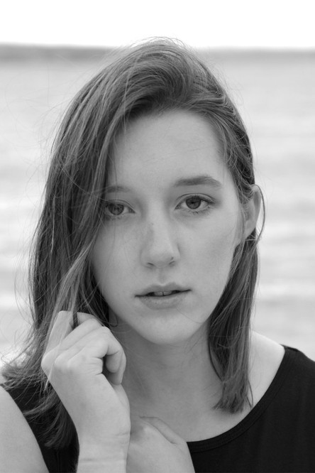 Éлизабетх Адам