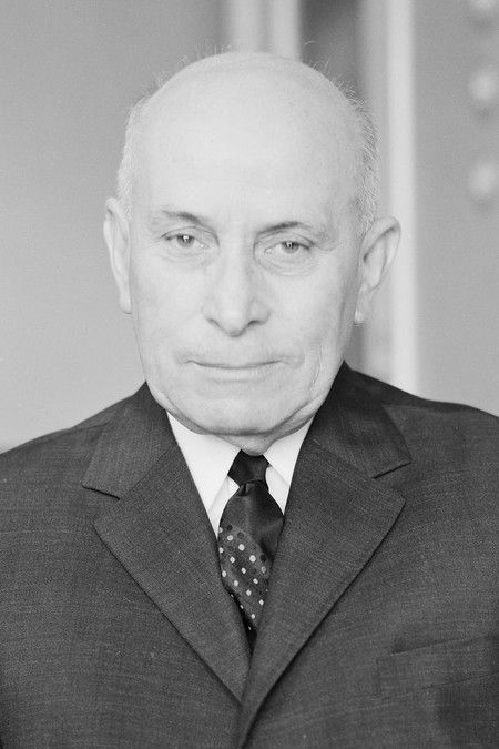  Америку Томаш