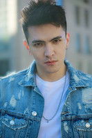 Йихао Jианг