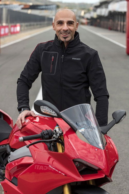 Алессандро Валиа