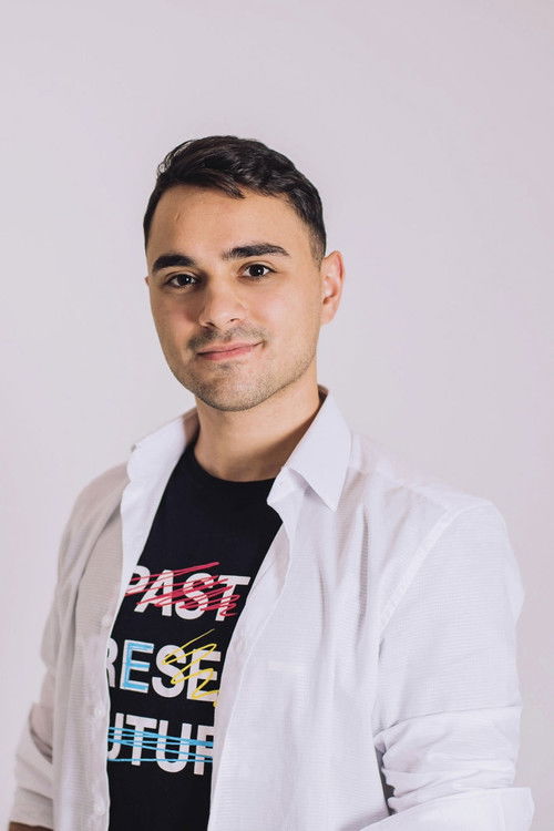 Виктор Петров