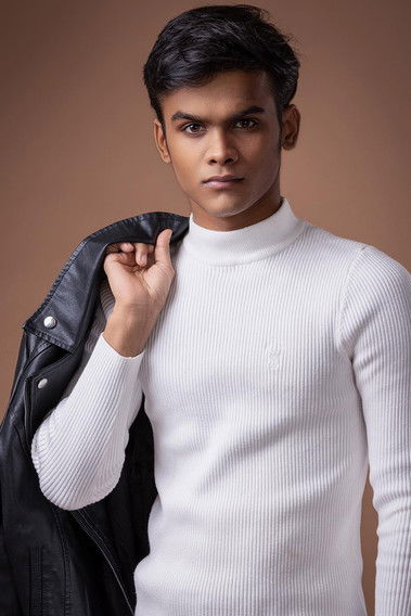 Исхан Саxена