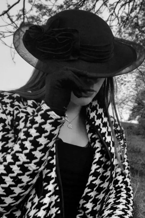 Емилй Троwбридге