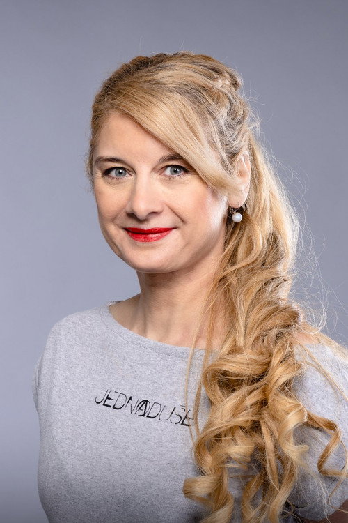 Леа Суровцовá