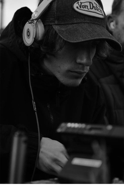 Симон Броцард