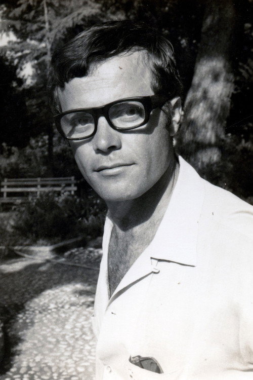 Андон Qесари