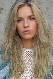 Аманда Страхан