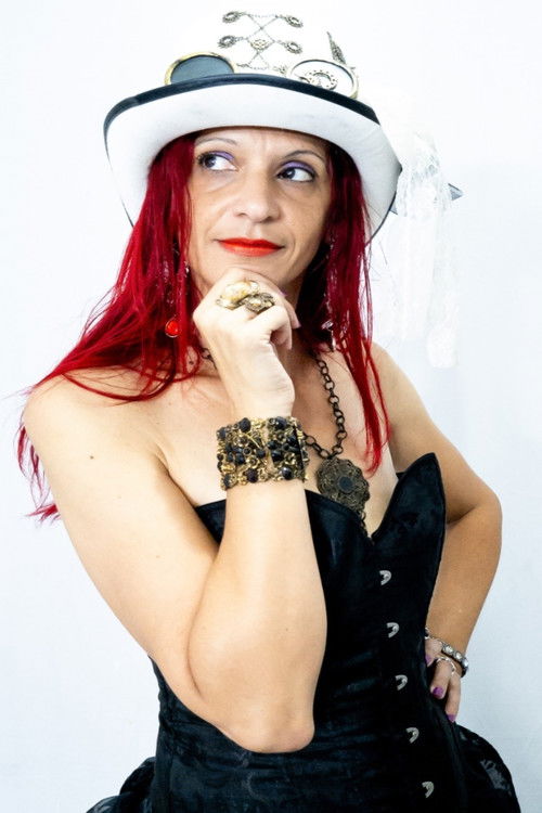 Тхина Цуртис