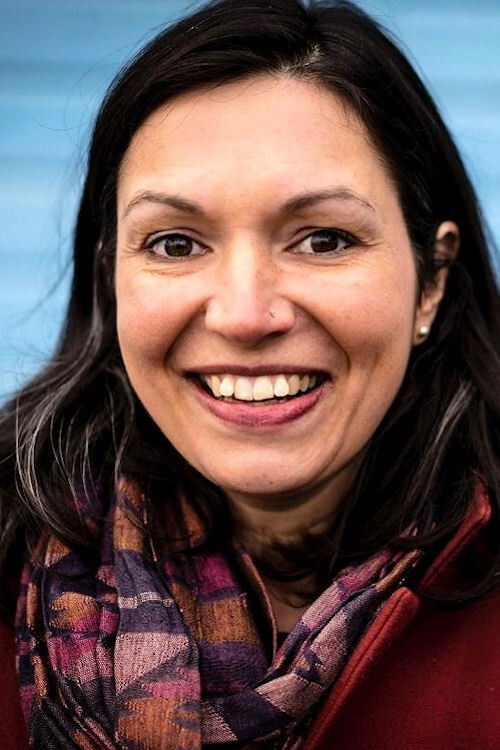 Йасмин Кхан