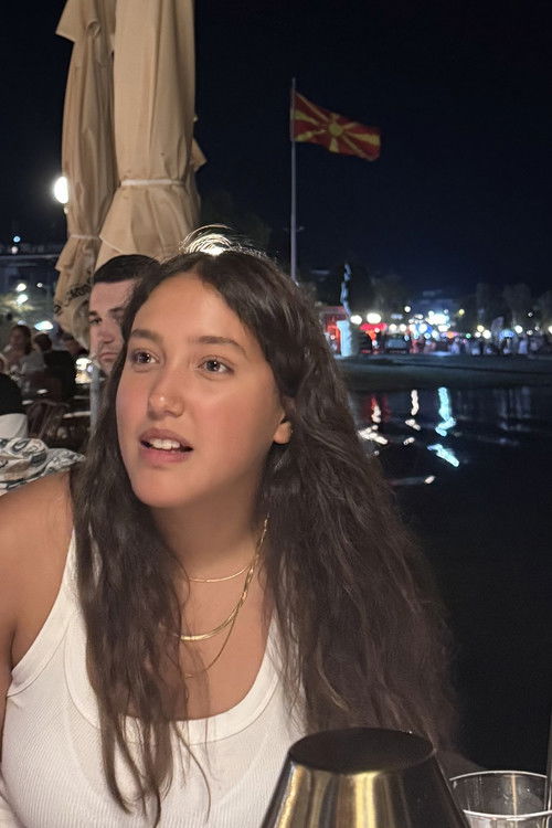 Миа Азамбуjа