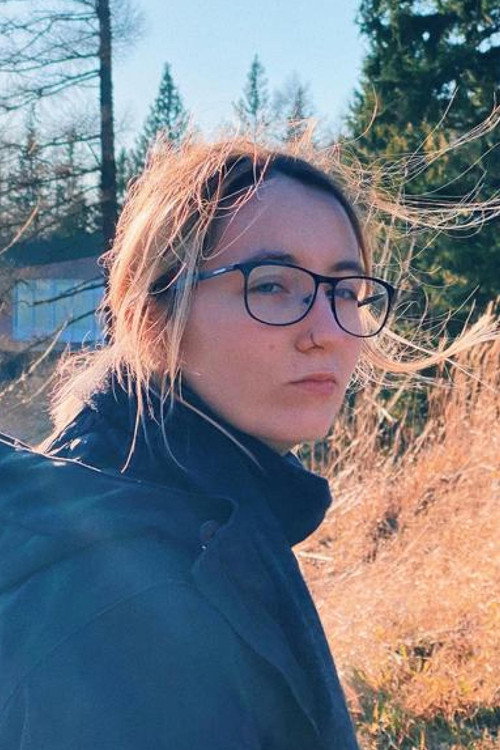 Николета Слезáковá