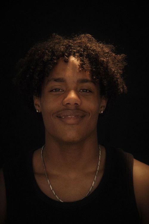 БОУРНИЗИЕН ОМОГБЕМЕ Анутхéа