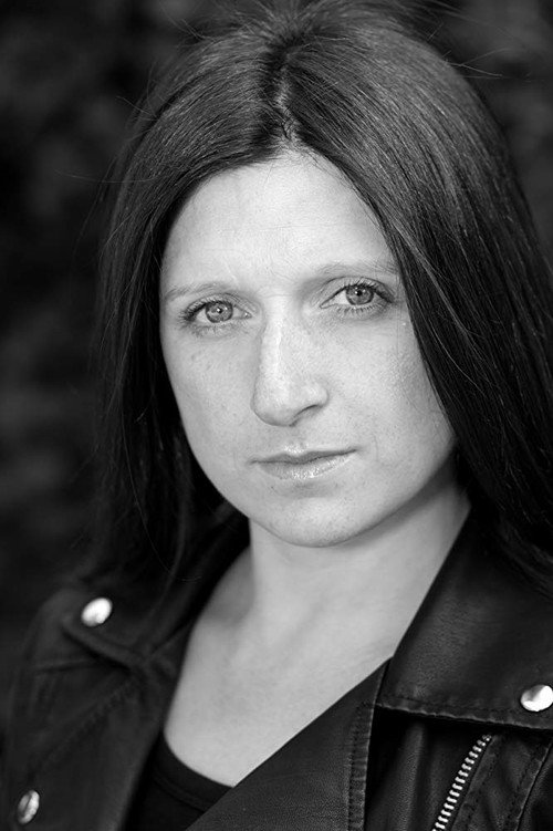 Емилй Астон