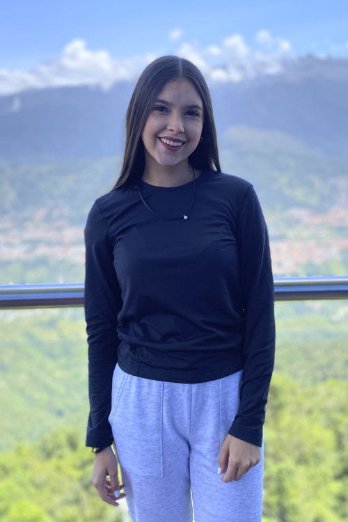 Маира Адрианза