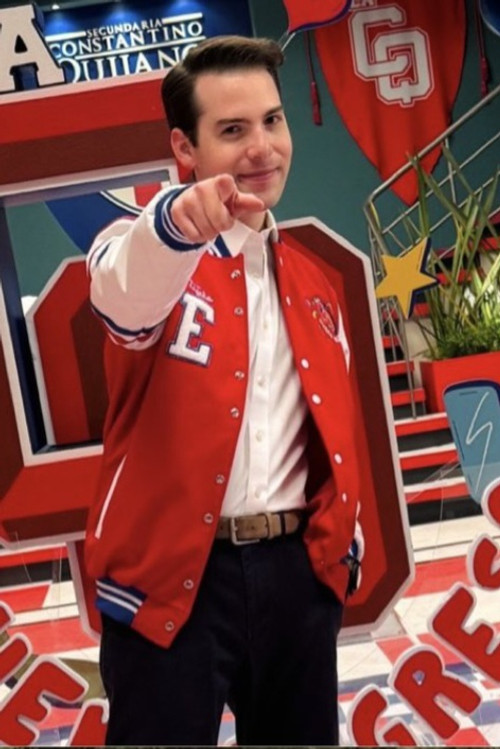 Емилиано Флорес