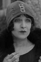 Jулие Леонард